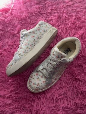 Women's Floral White & Silver Low-Top Sneakers
